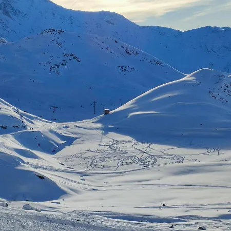 Arcs 1950 Luxe Type 5 A 7 Personnes Vue Imprenable Sur Le Montblanc Skis Aux Pieds